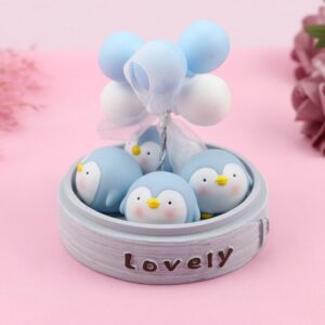Quà Tặng Set 4 Mô Hình Chim Cánh Cụt Kèm Mâm Bánh