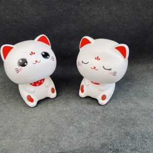 Mèo Thần Tài Lúc Lắc, Mèo May Mắn Maneki Neko Sử Dụng Năng Lượng Mặt Trời - Trang Trí Taplo Oto, Bàn Làm Việc, Quà Tặng