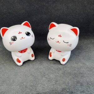 Mèo Thần Tài Lúc Lắc, Mèo May Mắn Maneki Neko Sử Dụng Năng Lượng Mặt Trời - Trang Trí Taplo Oto, Bàn Làm Việc, Quà Tặng