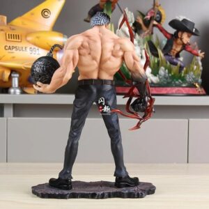Mô Hình One Piece Phó Đô Đốc Garp Cầm Bom Siêu Ngầu