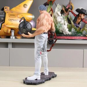 Mô Hình One Piece Phó Đô Đốc Garp Cầm Bom Siêu Ngầu